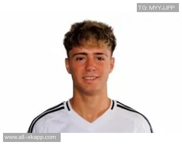 皇马瞄准19岁青训后卫巴尔德佩尼亚斯引发关注 皇马瞄准19岁青训后卫巴尔德佩尼亚斯引发关注