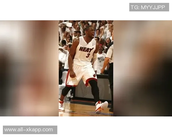 华子被韦德调侃偷学欧洲步直言要向年轻夺冠的他看齐 华子被韦德调侃偷学欧洲步直言要向年轻夺冠的他看齐